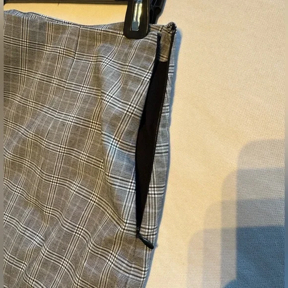 WAYF Grey Plaid Mini Skirt – Size M - Picture 5 of 5